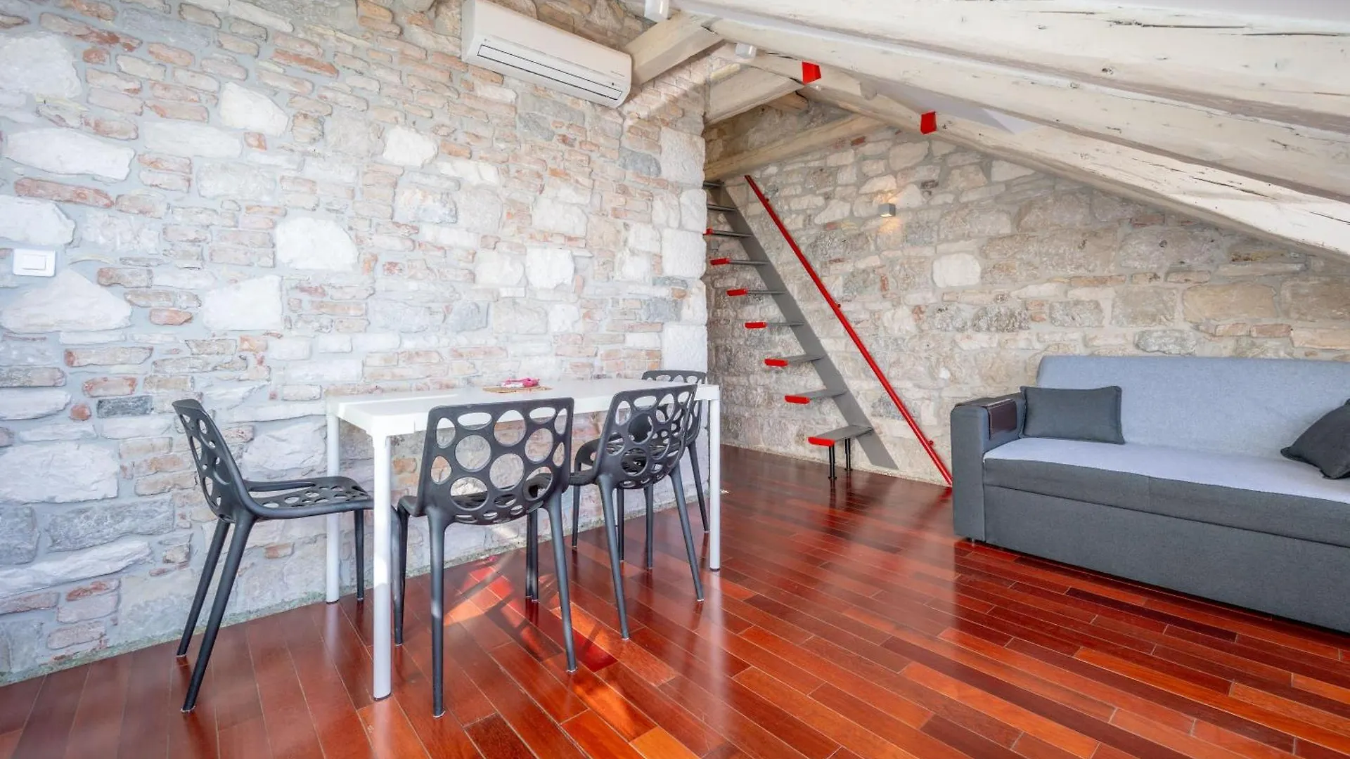Charming Apartment On Riva Promenade Split